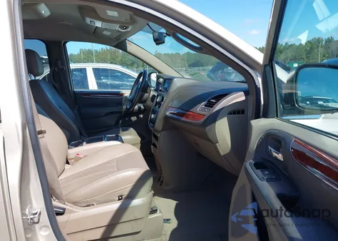 2014 Chrysler Town & Country Touring z USA, uszkodzony, nr VIN 2C4RC1BG0ER193004